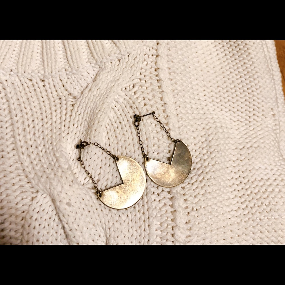 Charismatic moon earrings